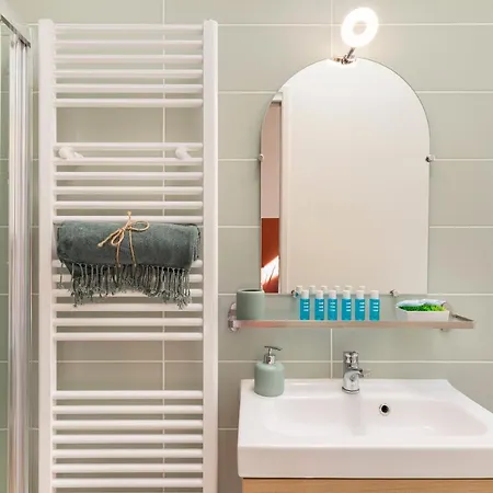 Cosy And Trendy 3 Bedrooms Train Tramway Apartament